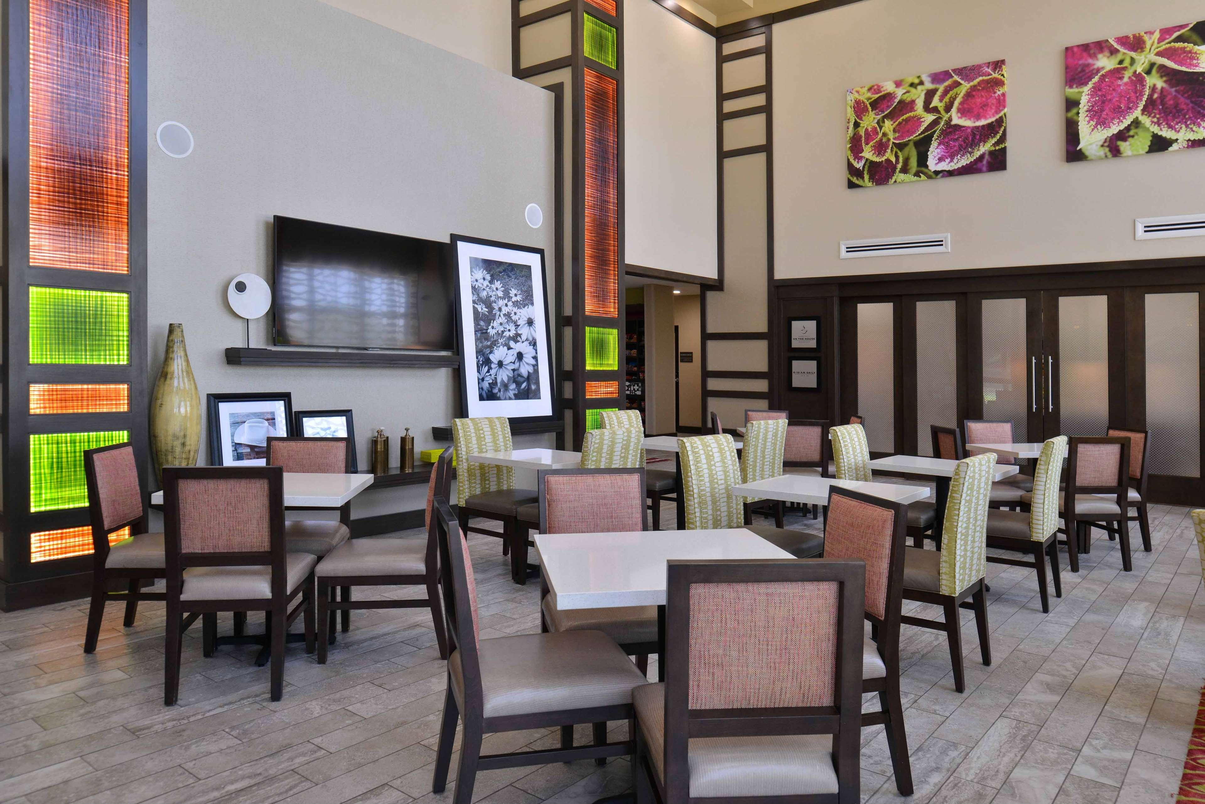 Hampton Inn&Suites Dallas Market Center Buitenkant foto