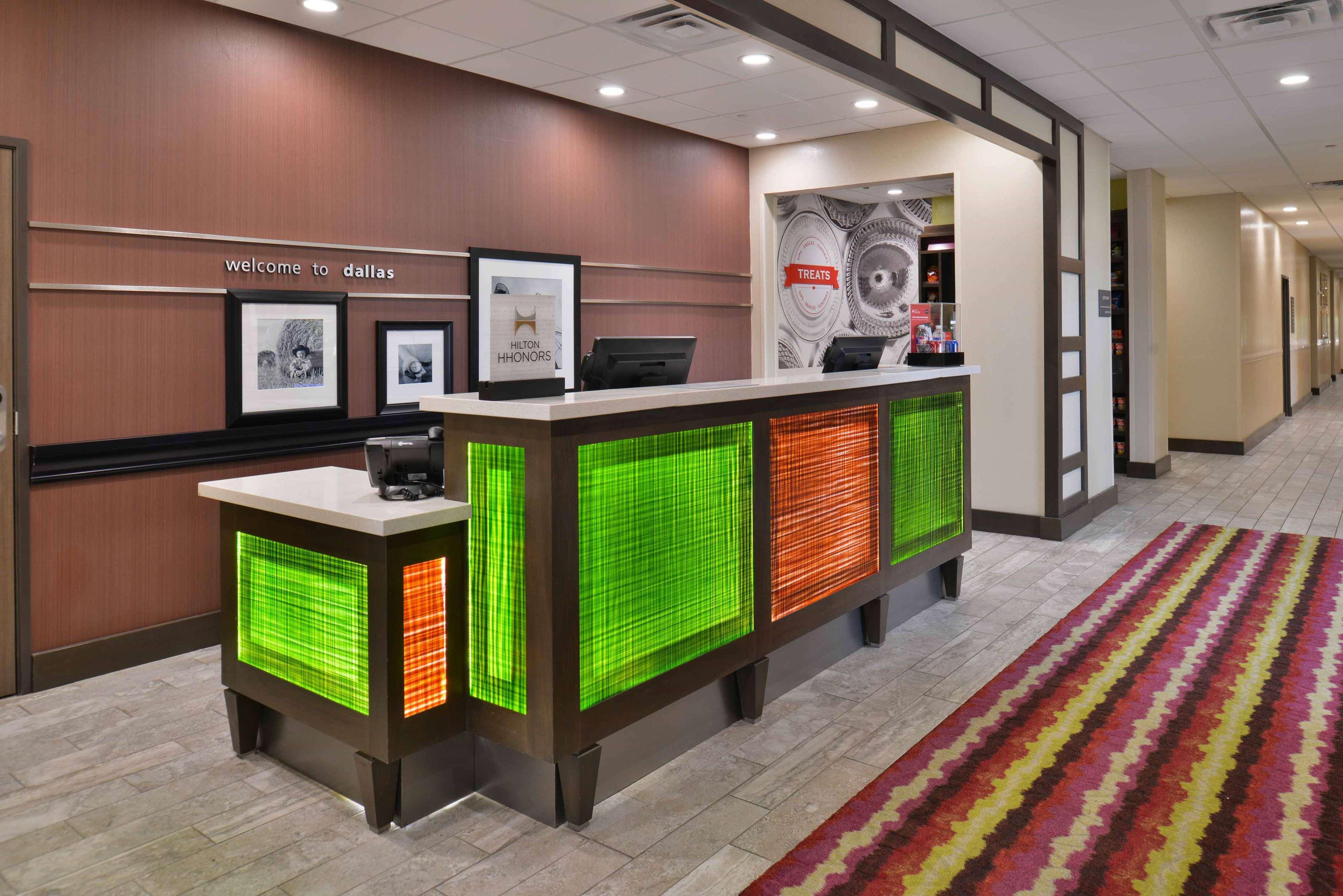 Hampton Inn&Suites Dallas Market Center Buitenkant foto