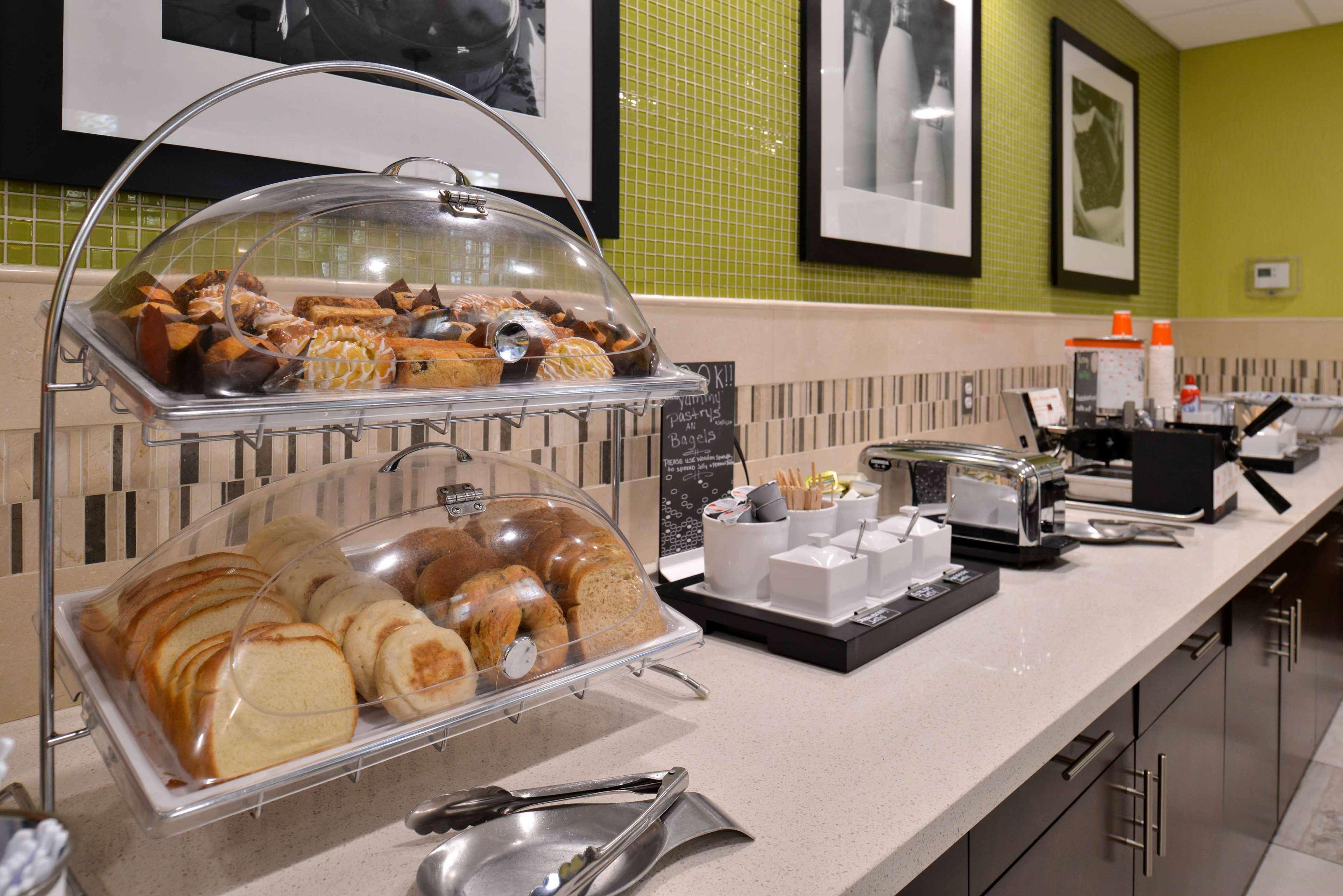 Hampton Inn&Suites Dallas Market Center Buitenkant foto
