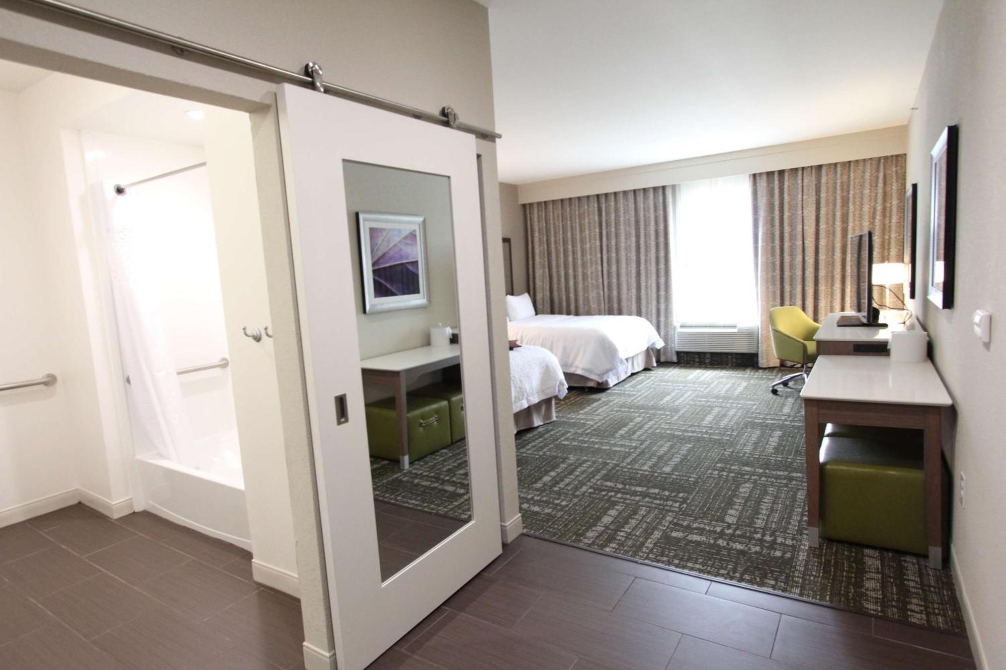 Hampton Inn&Suites Dallas Market Center Buitenkant foto
